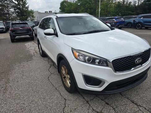 Used 2017 Kia Sorento AWD image 2