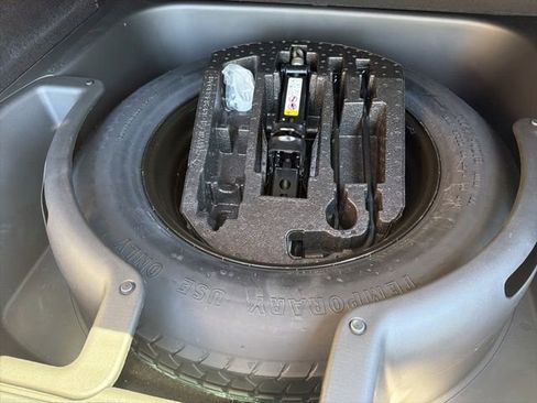 Used 2019 Jeep Grand Cherokee Altitude AWD/4WD image 16