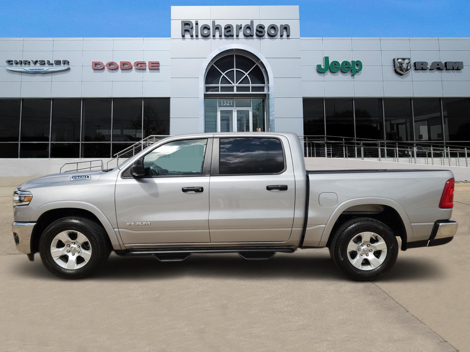 Used 2025 RAM 1500 Big Horn RWD image 3