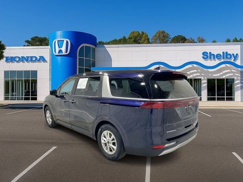 Used 2024 Kia Carnival LX image 6