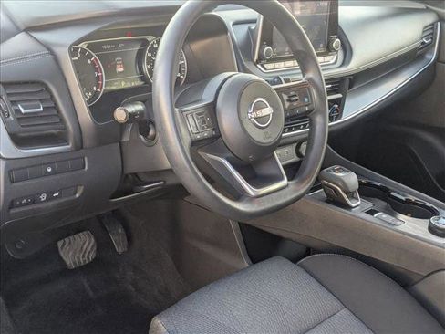 Used 2024 Nissan Rogue SV image 10