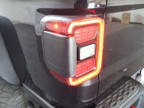 Used 2020 Jeep Gladiator Rubicon AWD/4WD image 32