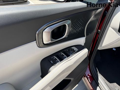 New 2025 Kia Sorento S image 10