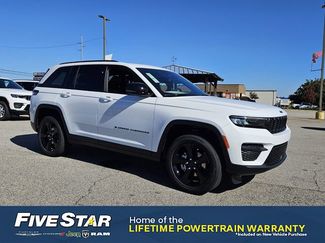 New 2025 Jeep Grand Cherokee Altitude video 1