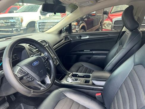 Used 2018 Ford Fusion SE w/ Fusion SE Technology Package FWD image 10