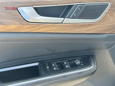 Used 2025 Volkswagen Atlas SE FWD image 19
