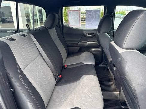 Used 2022 Toyota Tacoma TRD Sport AWD/4WD image 24