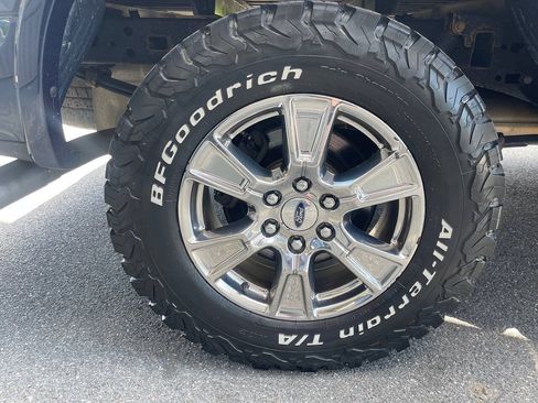 Used 2015 Ford F150 Lariat w/ Equipment Group 502A Luxury AWD/4WD image 11