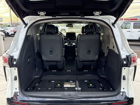 Used 2021 Toyota Sienna Limited image 6