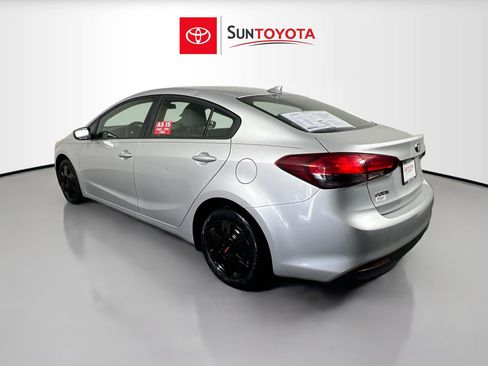 Used 2017 Kia Forte LX FWD image 6