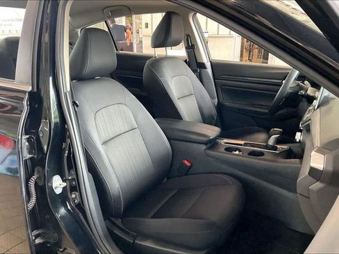 Used 2025 Nissan Altima 2.5 SV FWD image 21