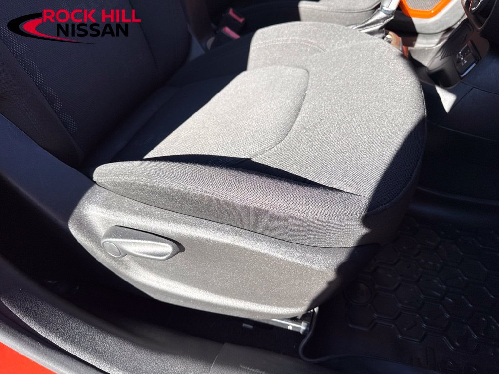Used 2015 Jeep Renegade Latitude w/ Popular Equipment Group FWD image 28