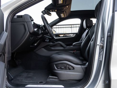Certified 2026 Porsche Cayenne E-Hybrid Coupe AWD/4WD image 26