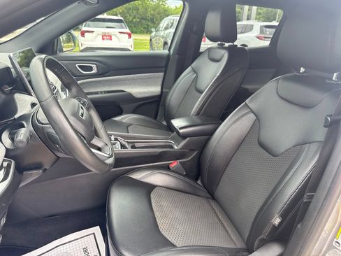 Used 2024 Jeep Compass Latitude AWD/4WD image 10