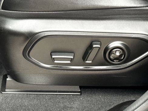 Used 2022 Jeep Grand Cherokee Overland image 30