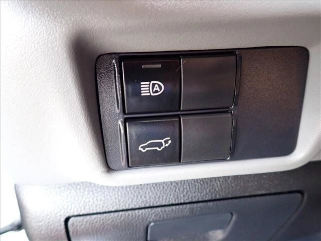 Used 2020 Toyota Highlander LE AWD/4WD image 17