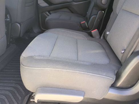 Used 2023 Chevrolet Traverse LT image 25