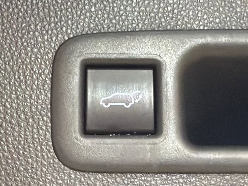 Used 2021 Toyota Highlander XLE FWD image 20
