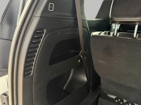 Used 2025 Chrysler Pacifica Limited FWD image 65