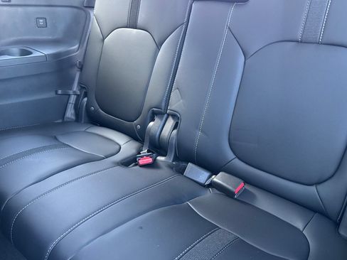 Used 2025 Honda Pilot Touring image 15
