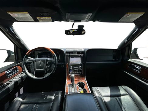 Used 2016 Lincoln Navigator Select image 23