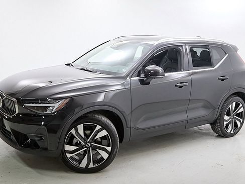 Used 2023 Volvo XC40 B5 Plus w/ Driver Assist Package image 3