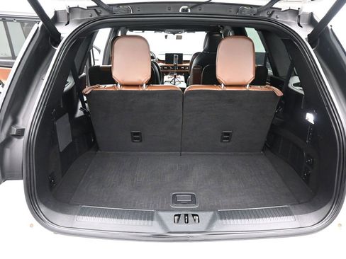 Used 2021 Lincoln Aviator Reserve w/ Equipment Group 208A image 3