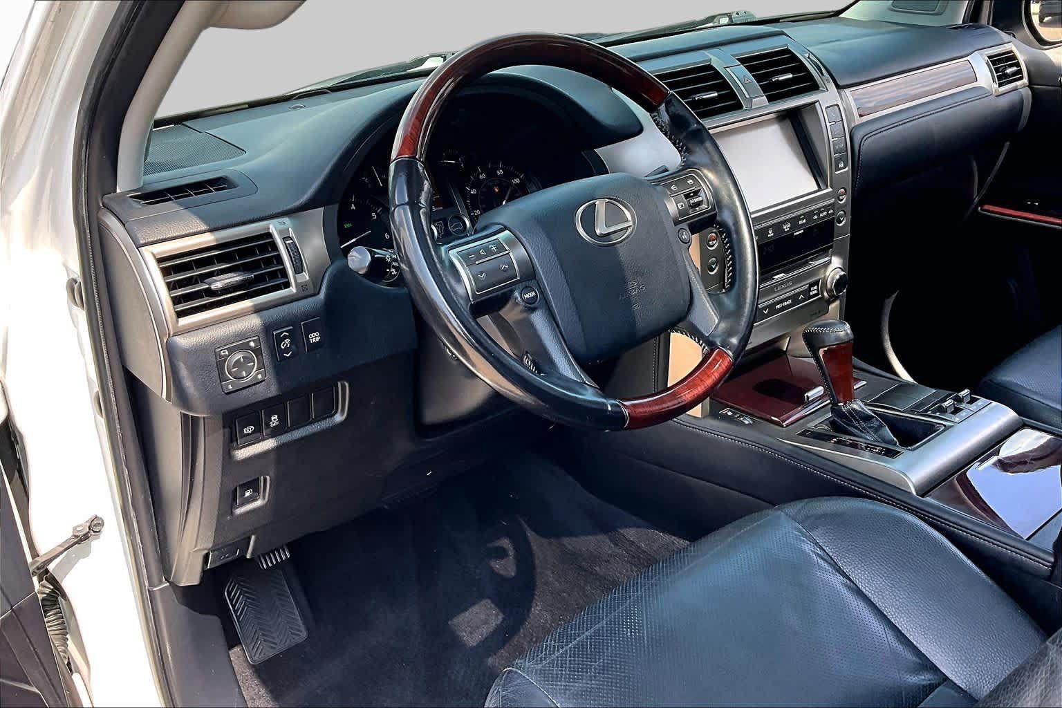 Used 2016 Lexus GX 460 w/ Premium Package AWD/4WD image 18