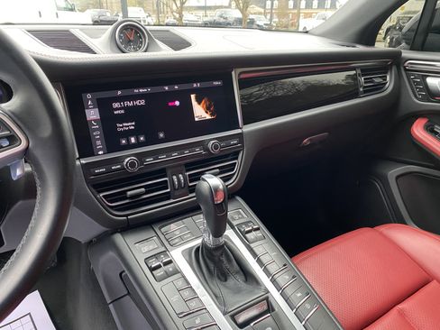Used 2021 Porsche Macan S image 24