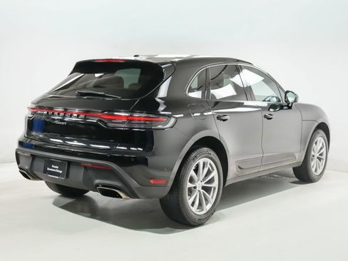 Certified 2022 Porsche Macan AWD/4WD image 10