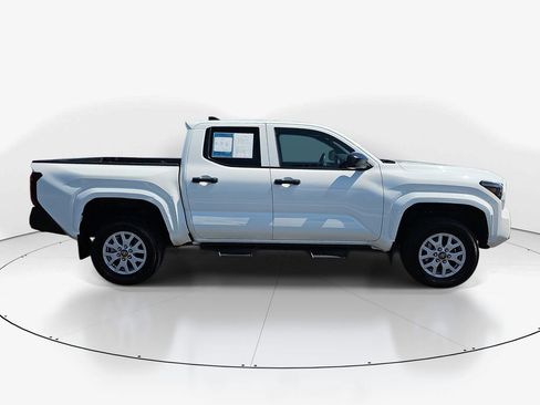 Used 2024 Toyota Tacoma SR image 4