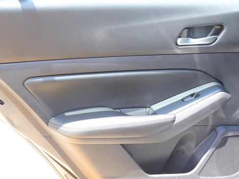Used 2019 Nissan Altima 2.5 SV FWD image 10