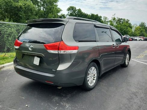 Used 2011 Toyota Sienna XLE FWD image 8