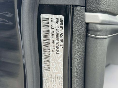 Used 2026 Jeep Grand Cherokee Limited AWD/4WD image 32