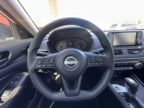 Used 2024 Nissan Altima 2.5 S FWD image 19