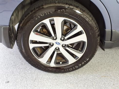 Used 2018 Subaru Outback 2.5i Limited AWD/4WD image 3