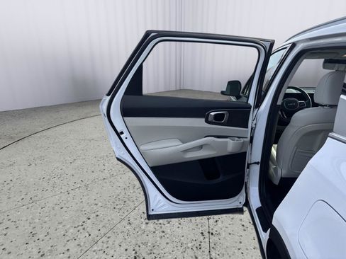 Used 2025 Kia Sorento S FWD image 23