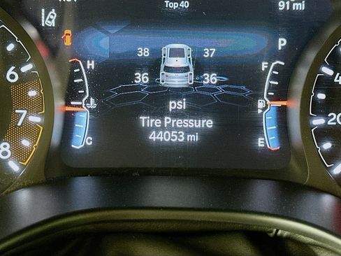 Used 2025 Jeep Compass Trailhawk AWD/4WD image 19