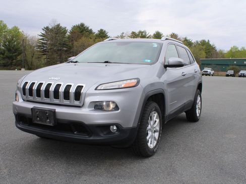 Used 2014 Jeep Cherokee Latitude w/ Comfort/Convenience Group AWD/4WD image 2