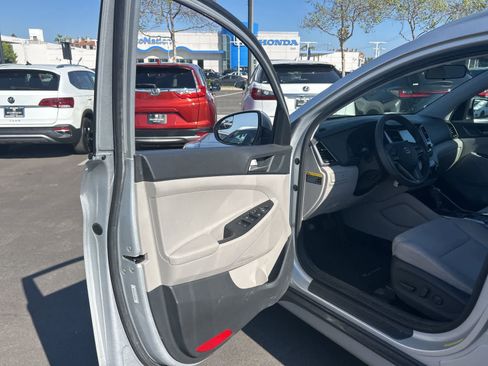 Used 2018 Hyundai Tucson SEL image 19