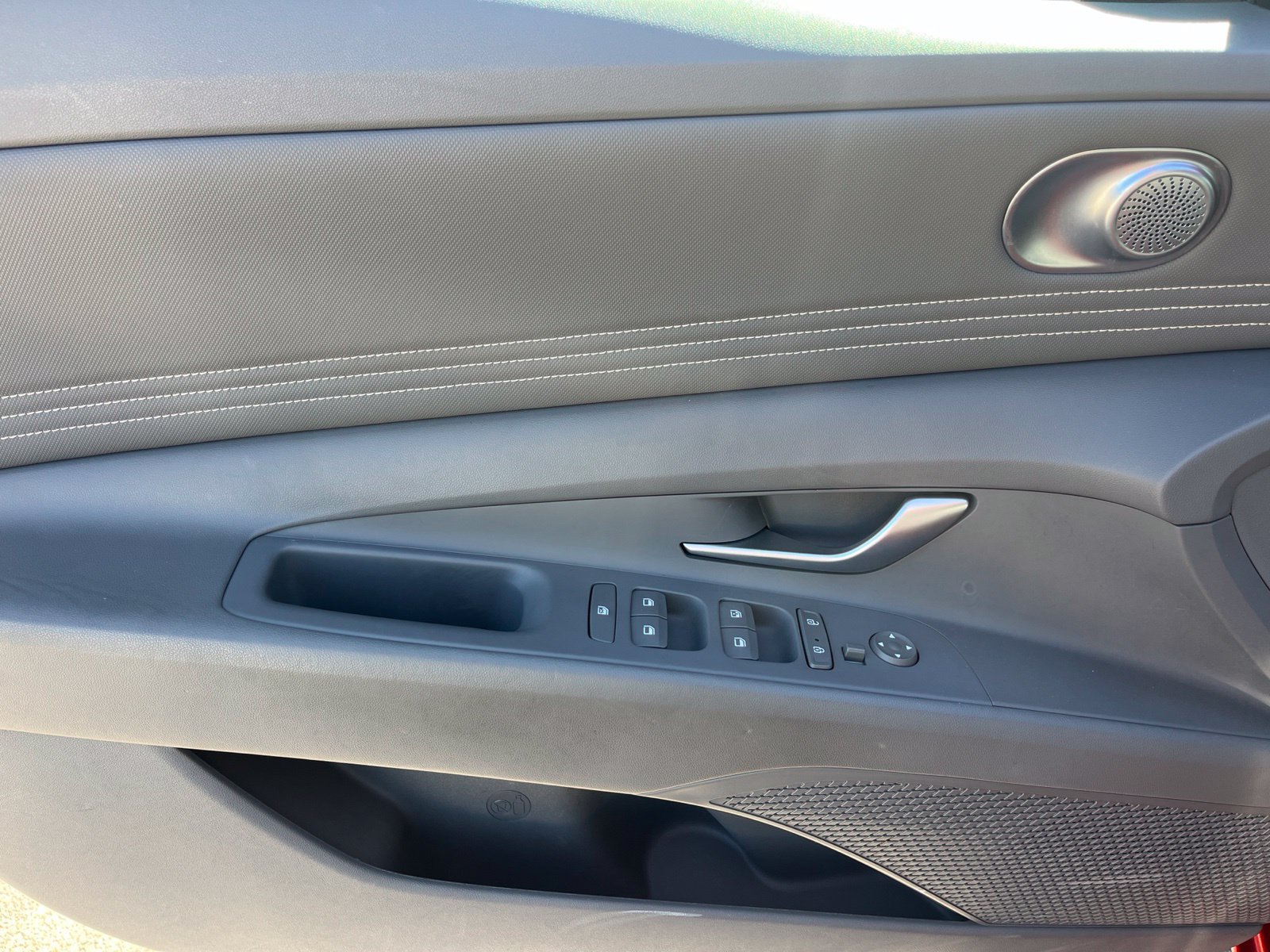 Used 2023 Hyundai Elantra SEL w/ Convenience Package FWD image 18