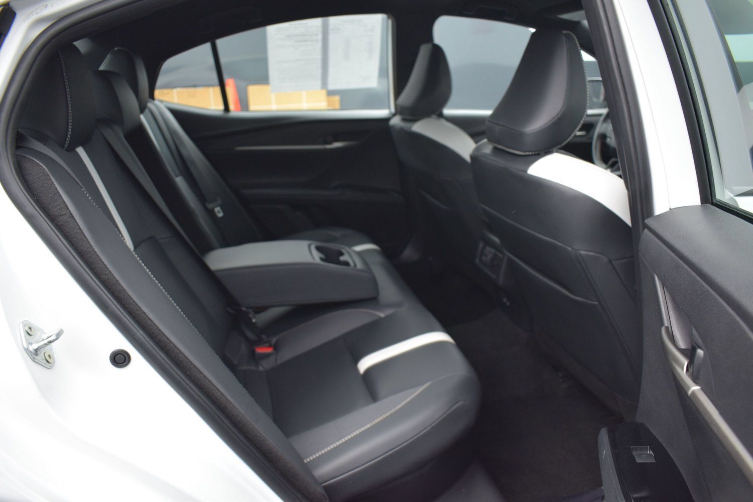 Used 2025 Toyota Camry SE FWD image 11