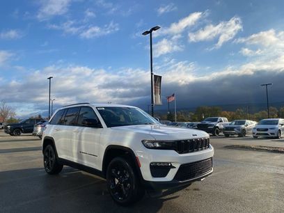 New 2025 Jeep Grand Cherokee Limited w/ Black Appearance Package