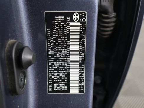 Used 2015 Toyota Corolla LE image 38