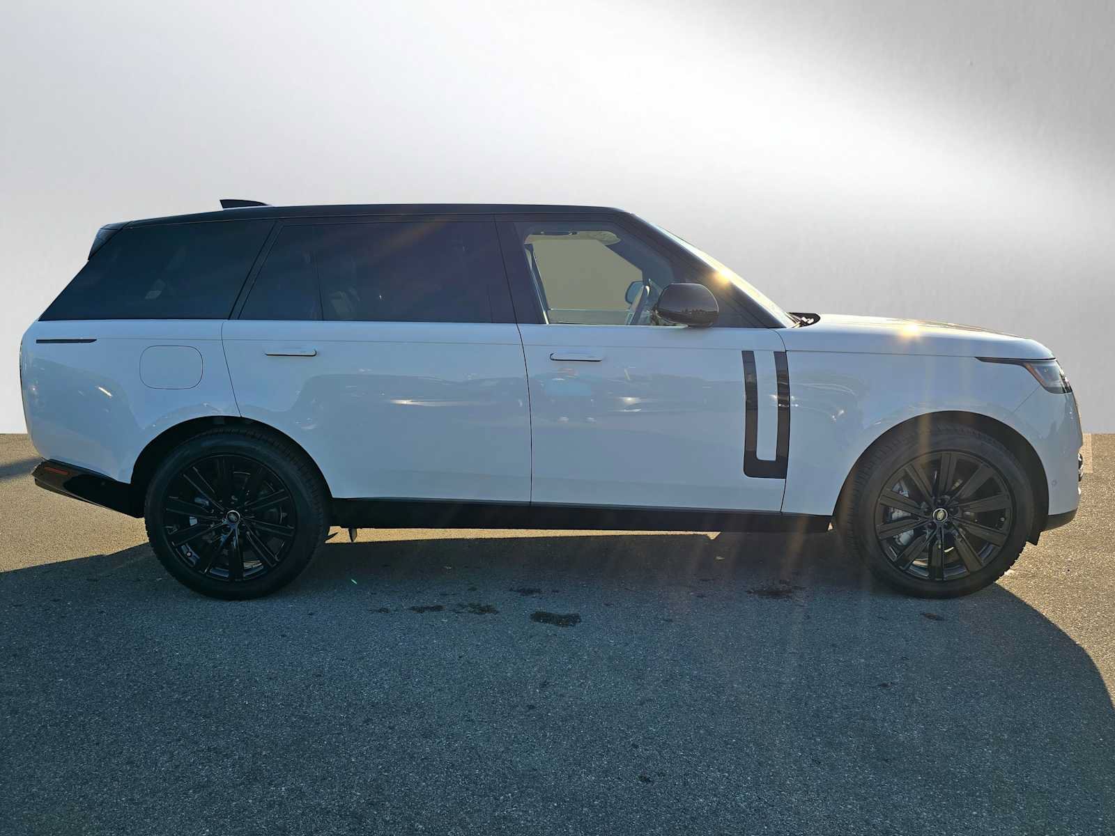 New 2025 Land Rover Range Rover Long Wheelbase SE AWD/4WD image 6