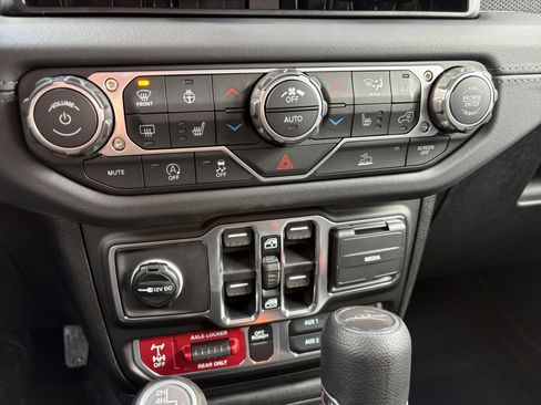 New 2026 Jeep Gladiator Mojave image 23