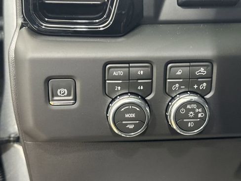 New 2026 GMC Sierra 1500 AT4 w/ AT4 Premium Package AWD/4WD image 36