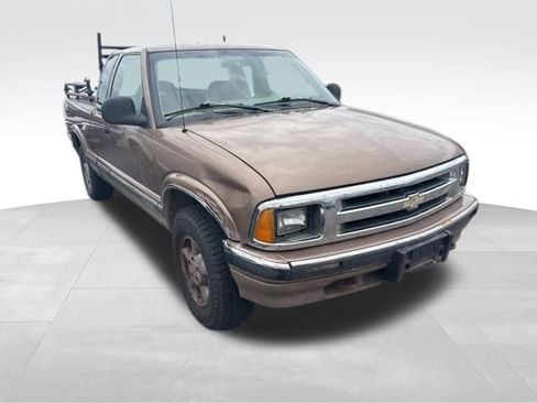 Used 1996 Chevrolet S10 Pickup LS AWD/4WD image 7