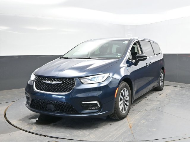 Used 2024 Chrysler Pacifica Limited FWD image 6