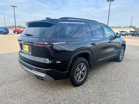 Used 2025 Chevrolet Traverse LT w/ Driver Confidence Package image 4